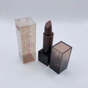 HUDA BEAUTY Creamy Brown Lipstick